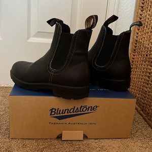 Black Blundstone booties